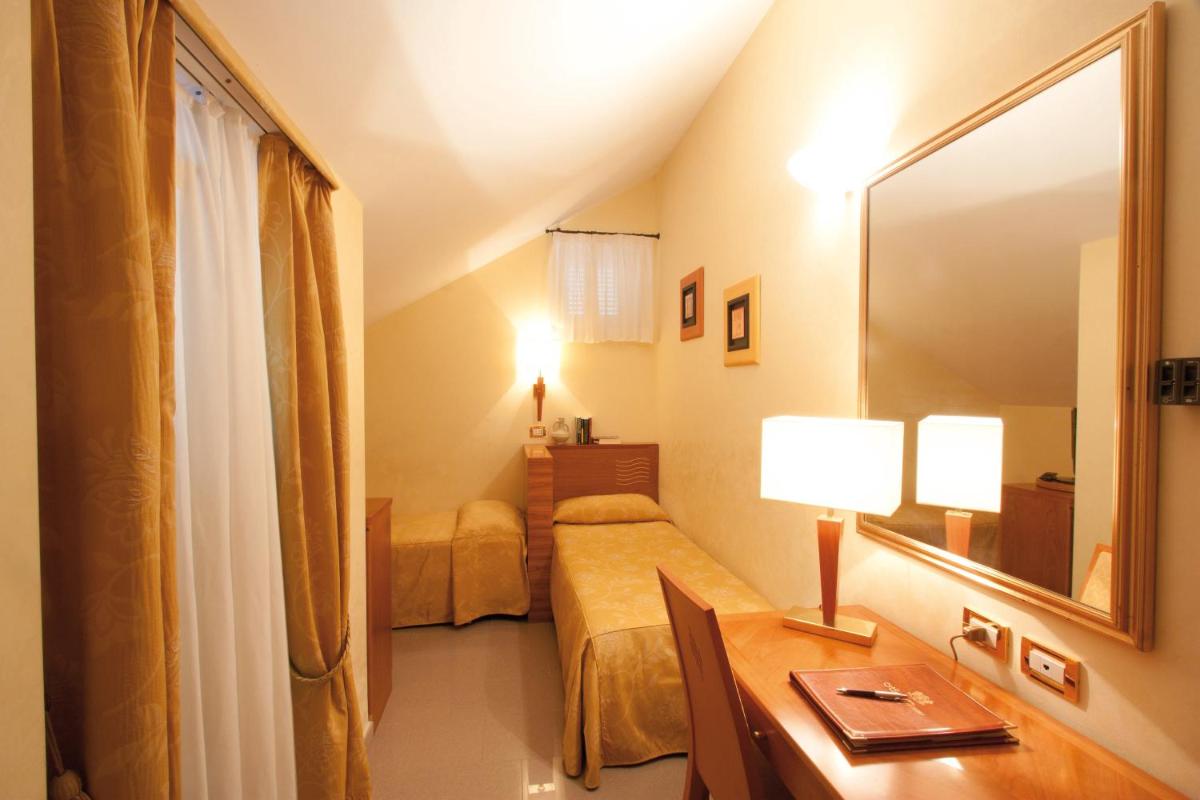 Hotel Tirreno - Housity