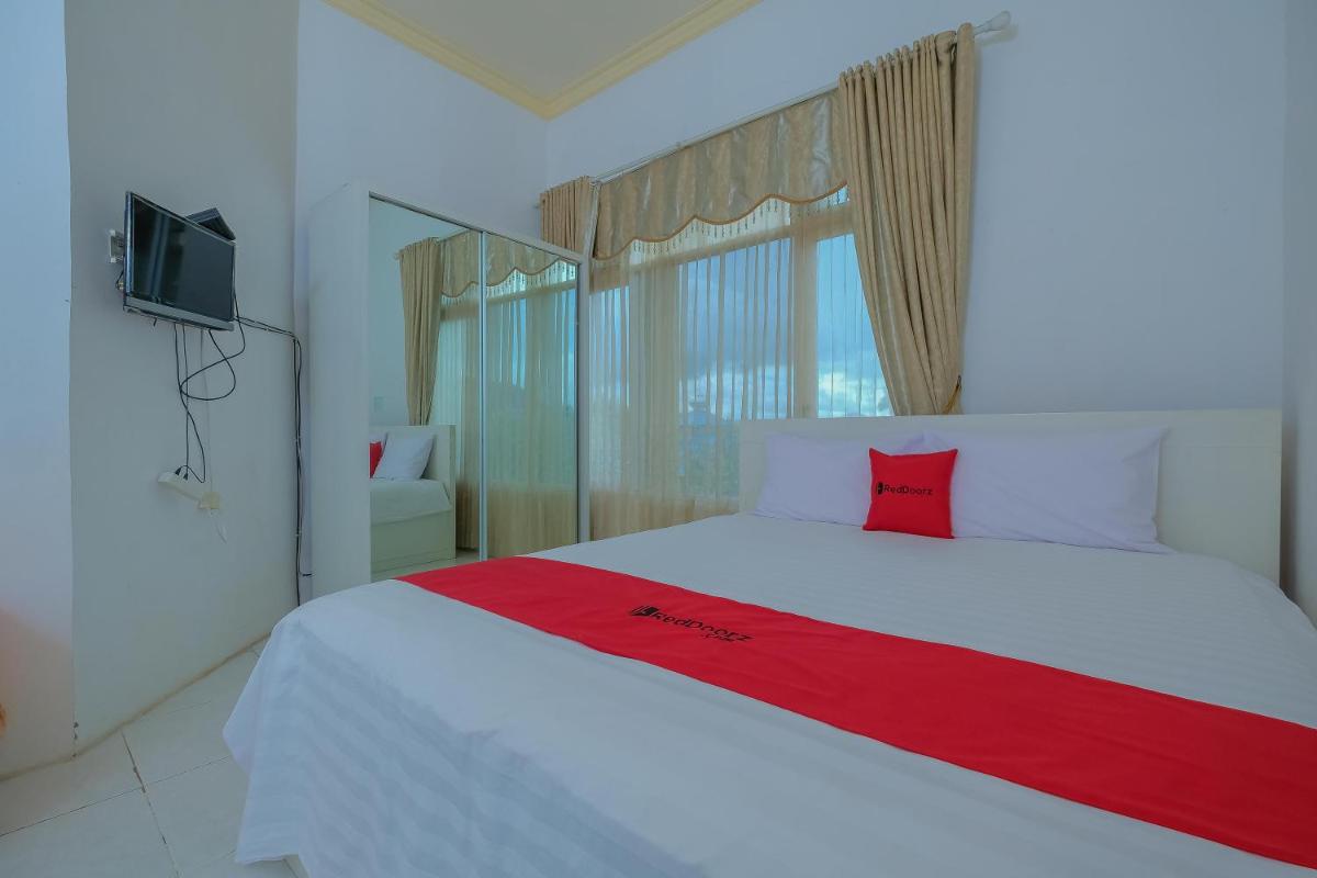 RedDoorz Syariah near Museum Lambung Mangkurat 2 - Housity