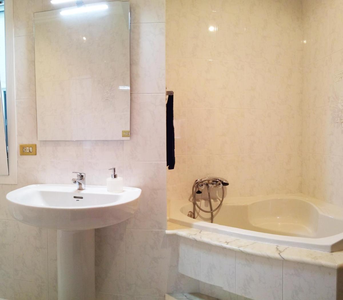 Amplio apartamento a 5 minutos del centro - Housity