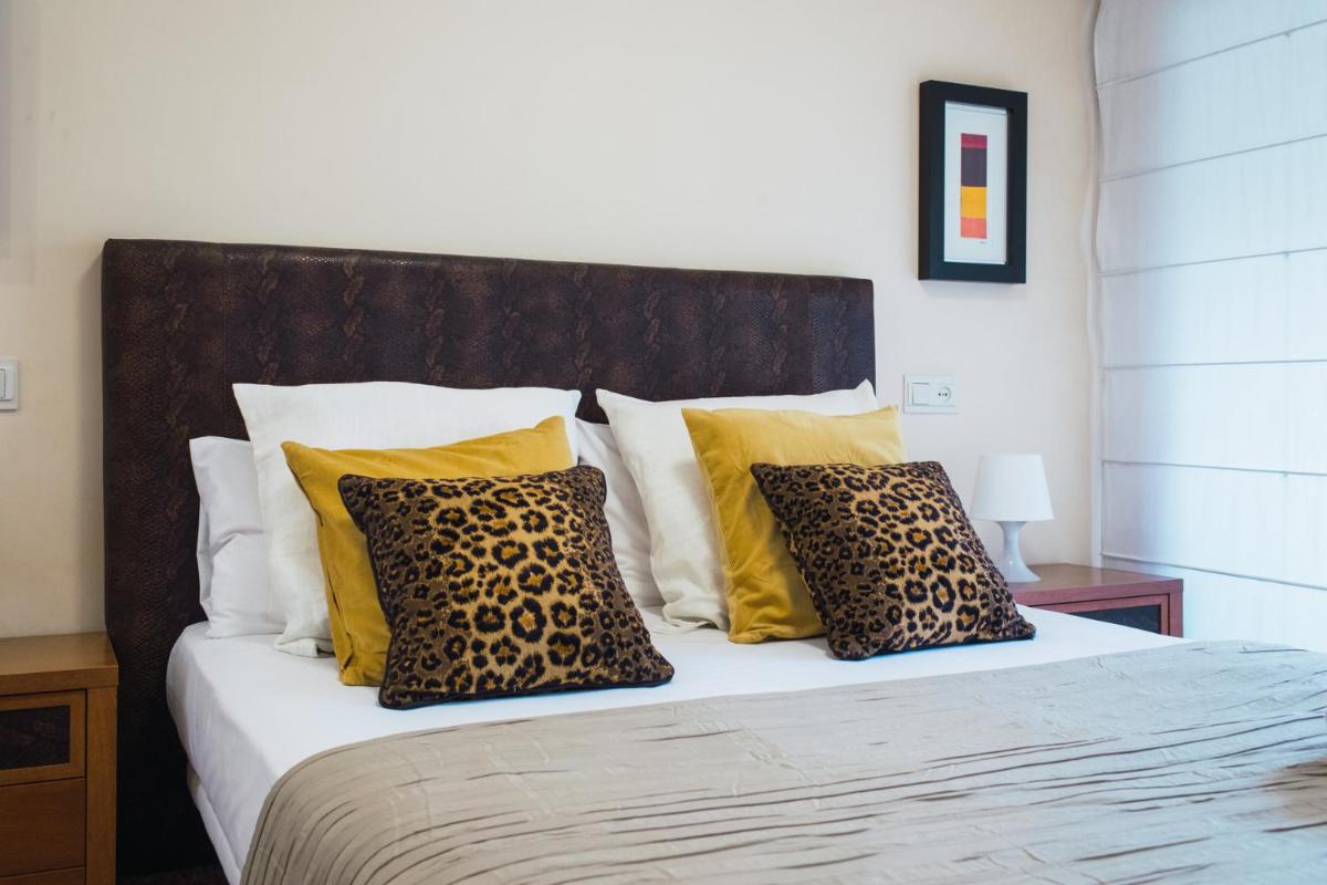 FLORIT FLATS - Cozy 2 Bedroom Apartment by the City of Arts and Science - Housity