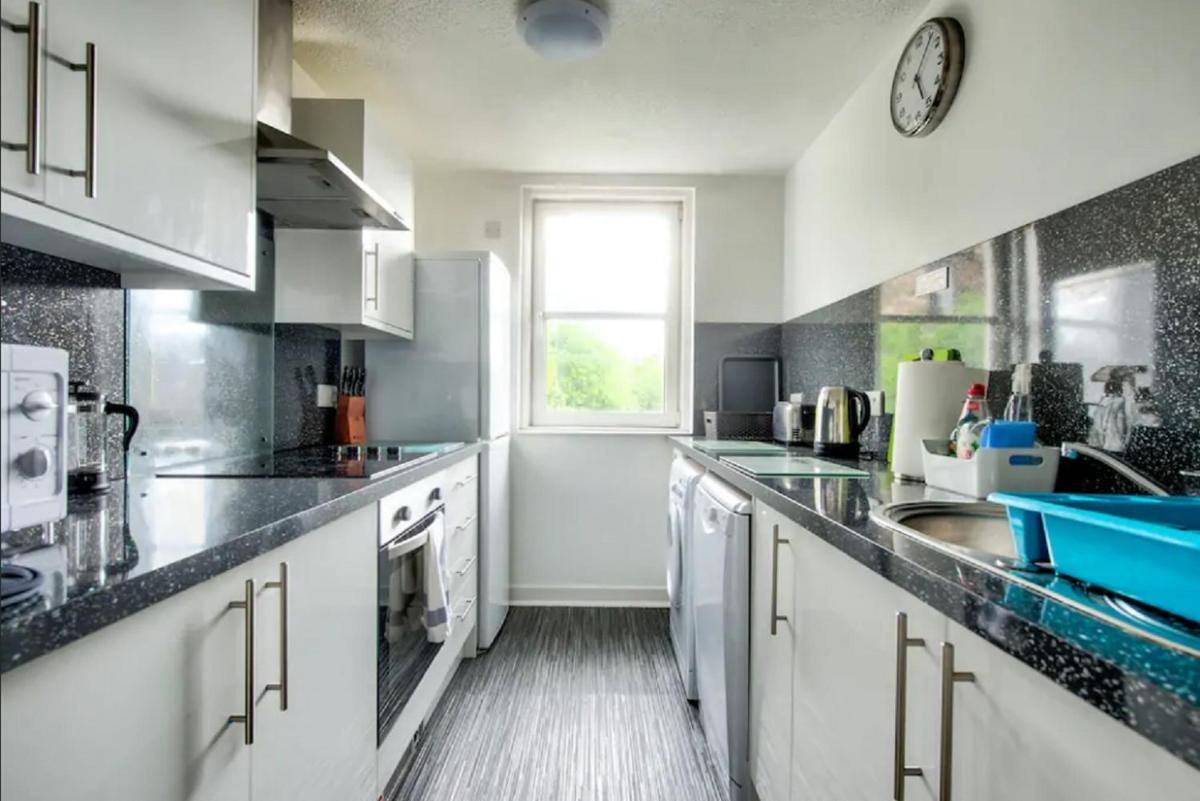 Charming 1 Bed Apartment with Castle View - Housity