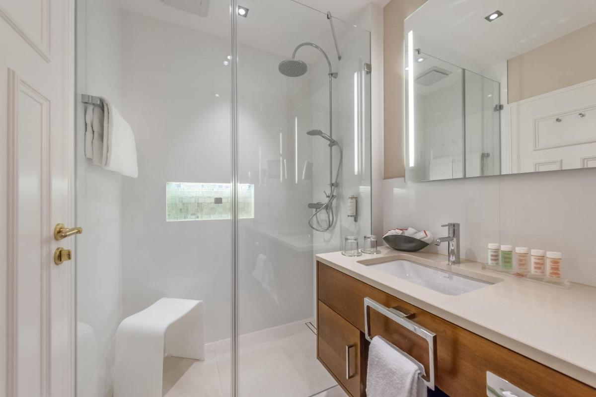 Ein Badezimmer in der Unterkunft ROEWERS Privathotel & Spa