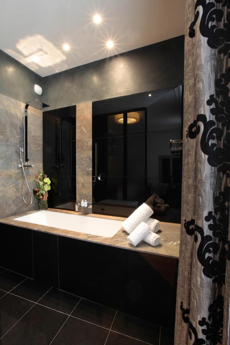 Salle de bains dans l'établissement La Cour des Consuls Hotel & Spa Toulouse - MGallery Collection