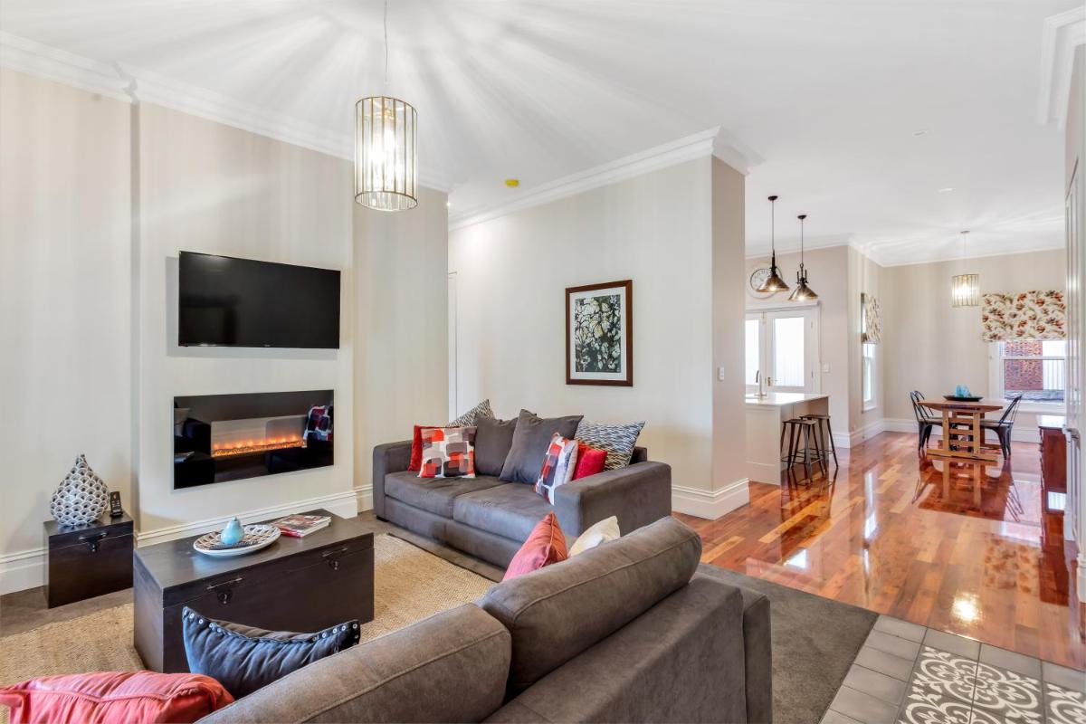 Grandview Accommodation - The Flaxley Apartments - Housity