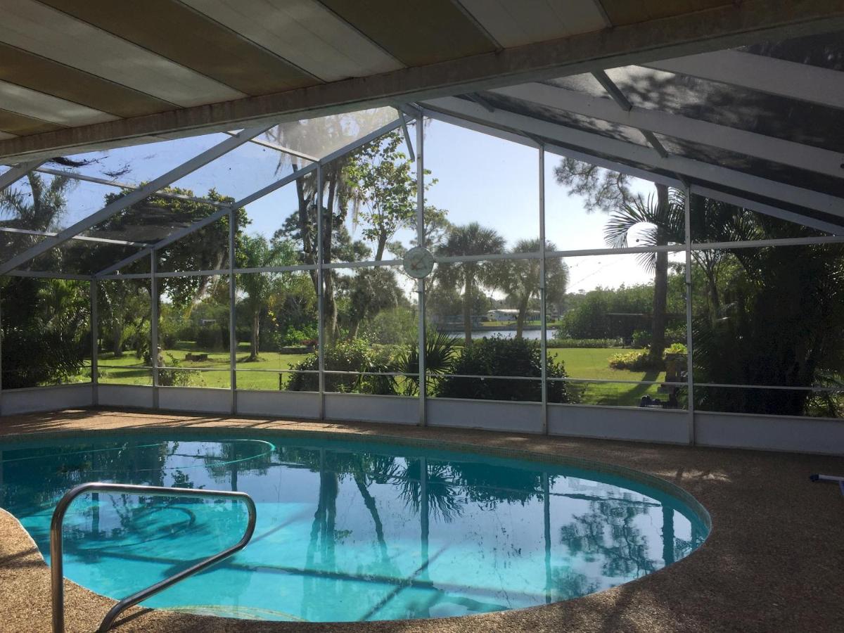 Water FUN! poolPIERkayaksCANOE MotorBoatRENTALpets - Housity