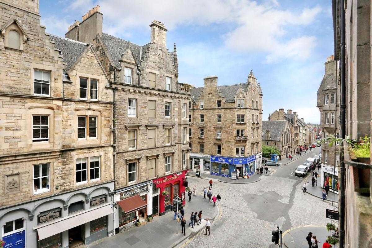 Worlds End - Historic 2 bed on the Royal Mile, sleeps 4 - Housity