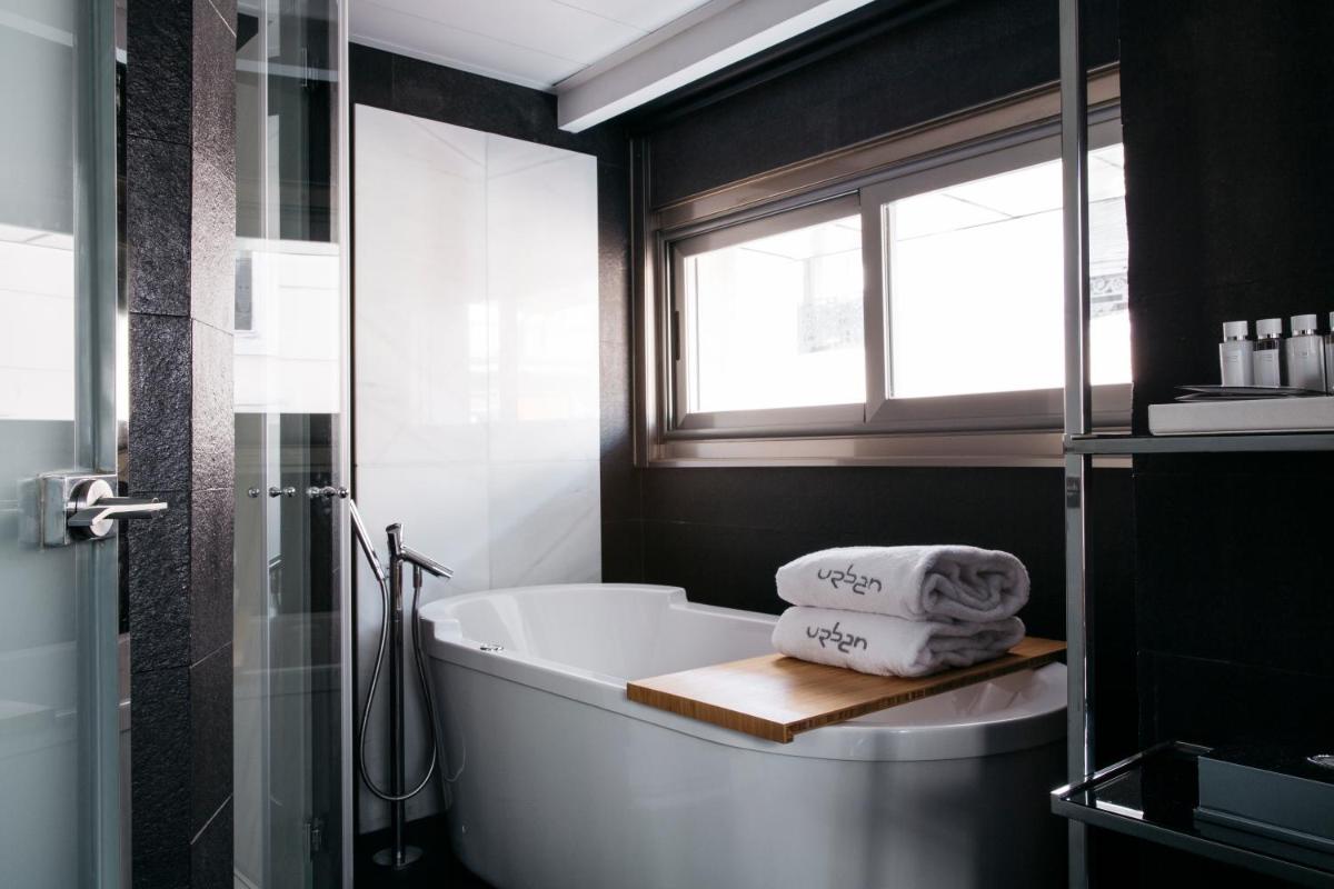 Un baño de Hotel Urban, a Small Luxury Hotel of the World