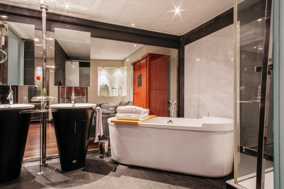 Un baño de Hotel Urban, a Small Luxury Hotel of the World