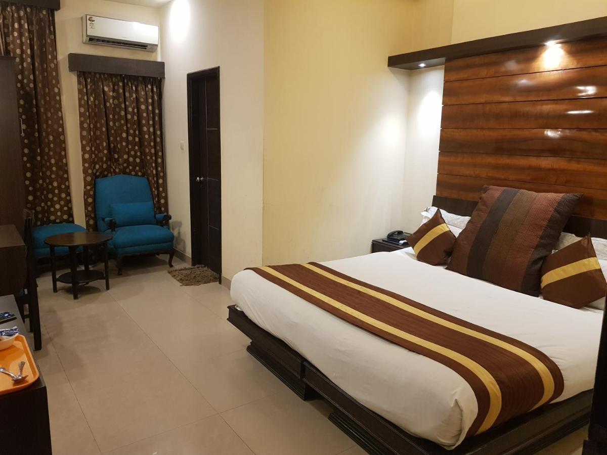 Hotel CJ International - Housity