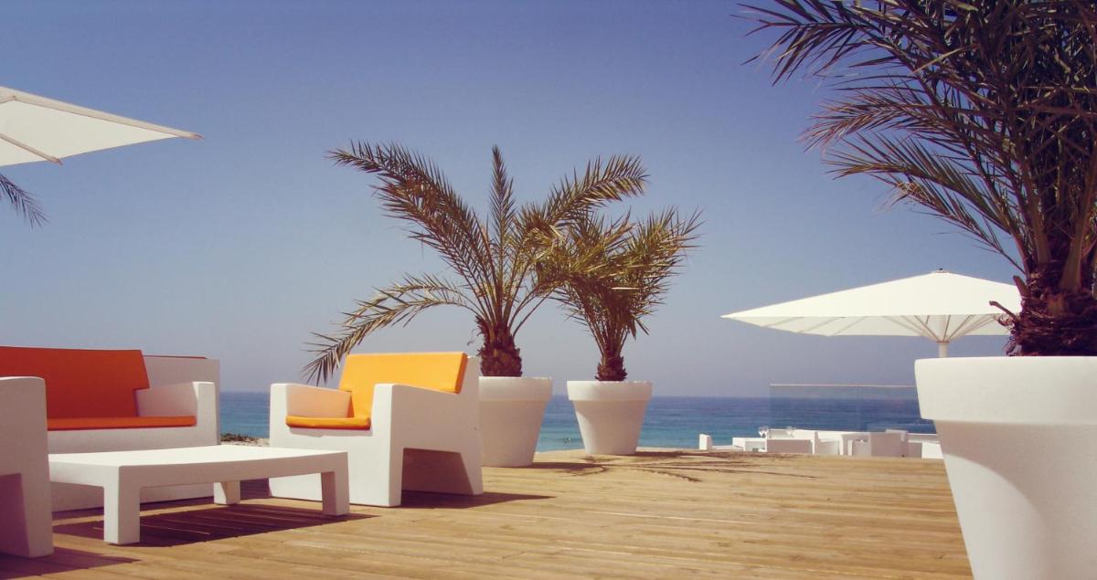 Vue générale sur la mer ou vue sur la mer prise depuis l'hôtel
