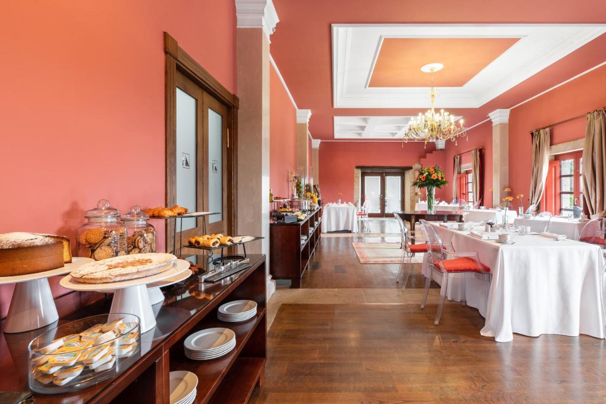 Comida en o cerca de este hotel