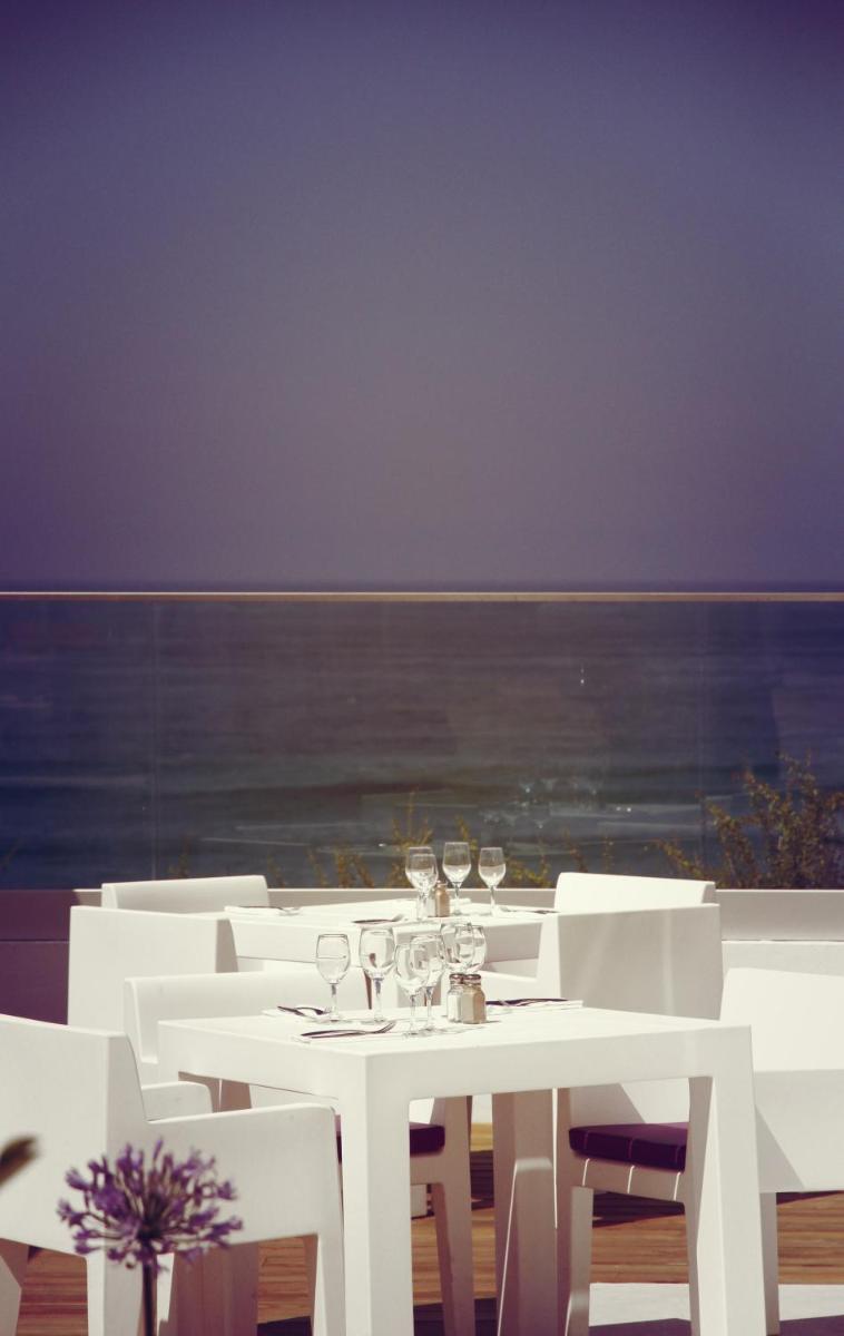 Restaurant ou autre lieu de restauration dans l'établissement Le Grand Hotel de la Plage