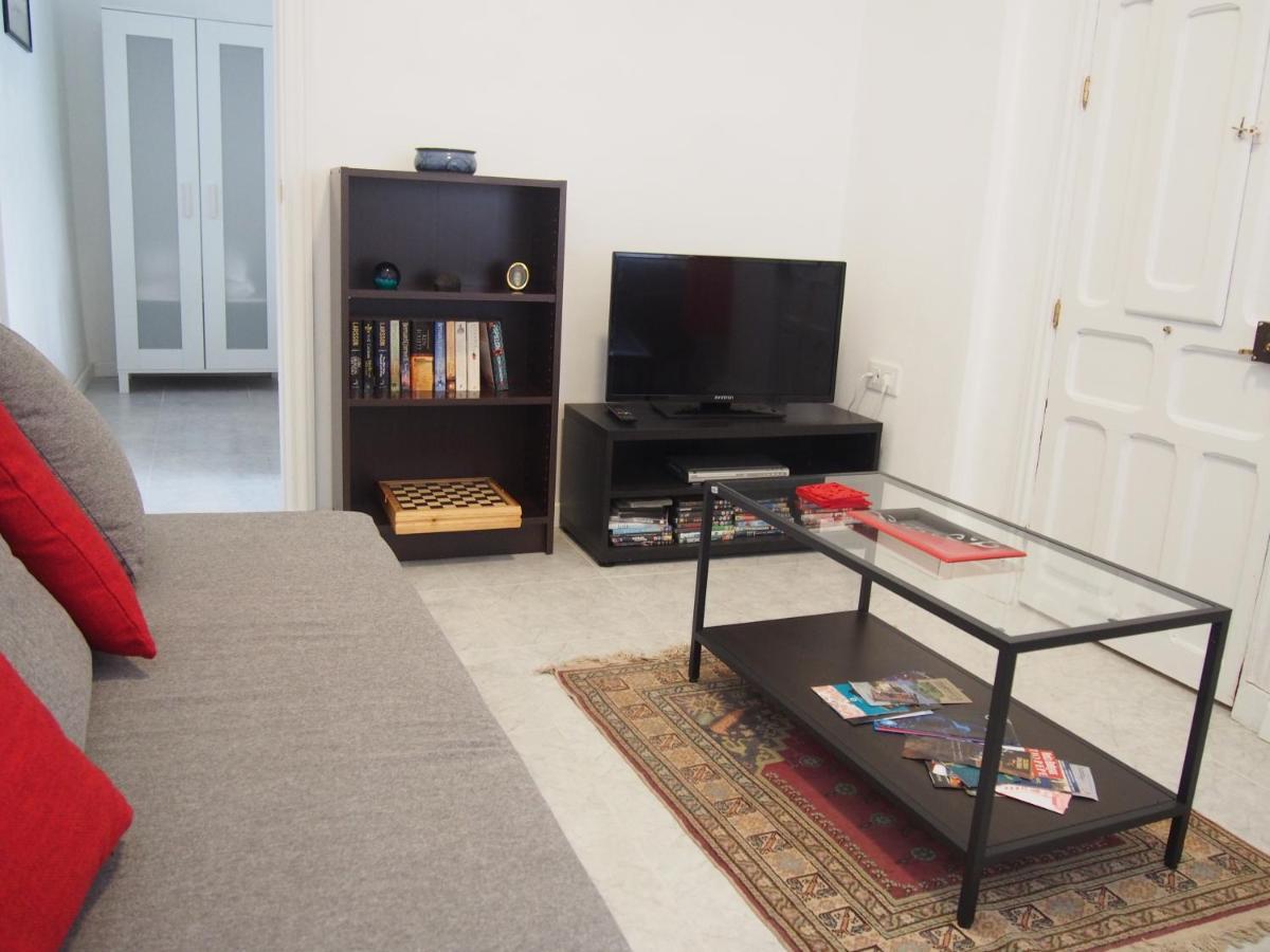 Casa Valientes B - Free private parking, patio, WiFi & AC - Housity