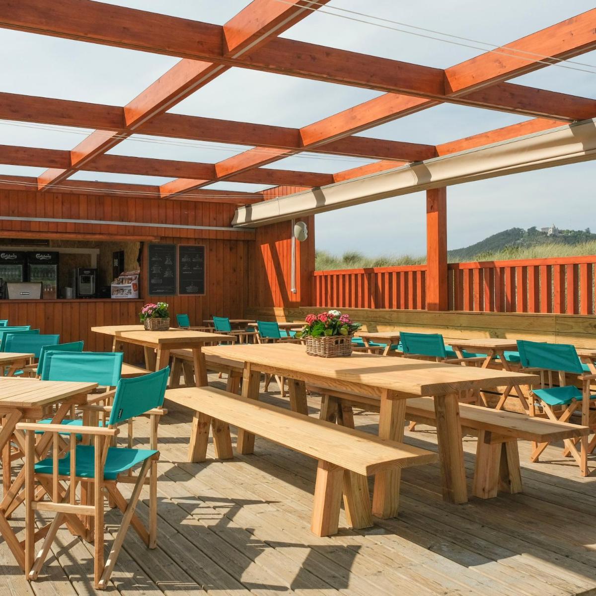Um restaurante ou outro lugar para comer em FeelViana Sport Hotel