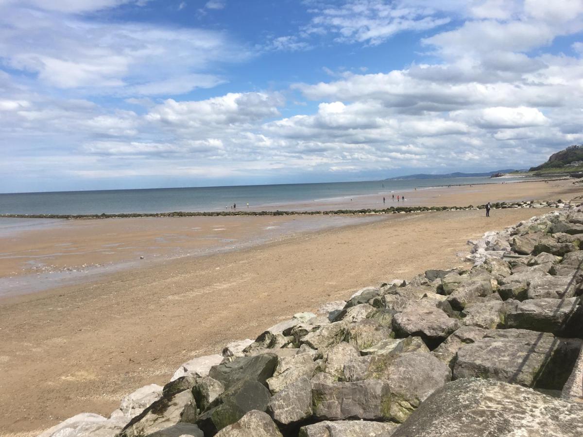 Two bedroom holiday apartment Colwyn Bay - Housity