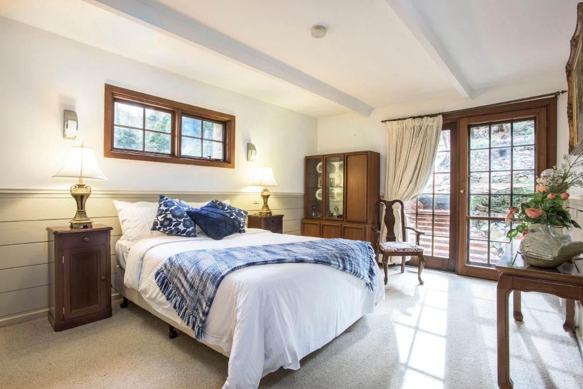 The Stone on the Hill - 3 bedroom house - Housity