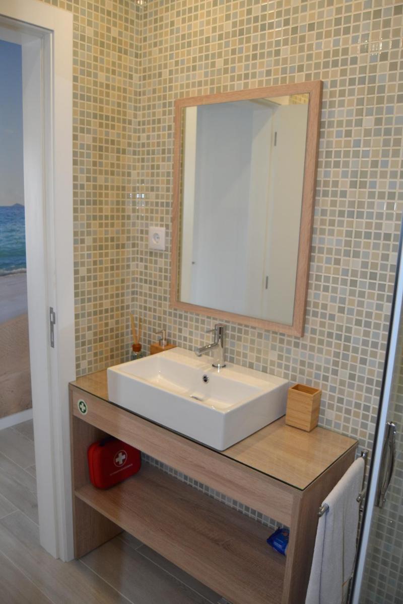 SUNKISSED OFIR HOUSE - Housity