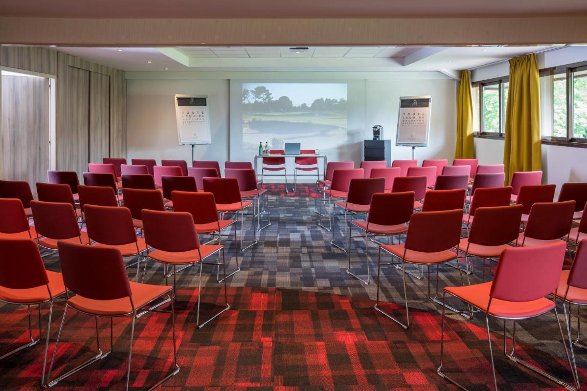 Espace de conférence ou salle de réunion dans l'établissement Cabot Hotel Bordeaux - MGallery Collection