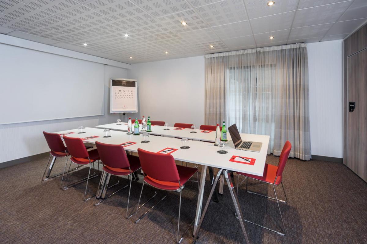 Espace de conférence ou salle de réunion dans l'établissement Cabot Hotel Bordeaux - MGallery Collection