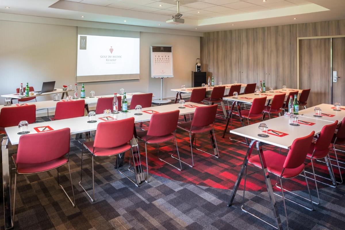 Espace de conférence ou salle de réunion dans l'établissement Cabot Hotel Bordeaux - MGallery Collection