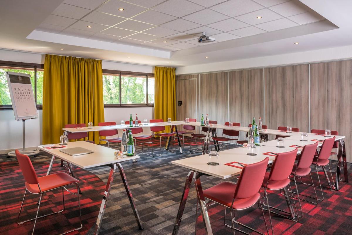 Espace de conférence ou salle de réunion dans l'établissement Cabot Hotel Bordeaux - MGallery Collection