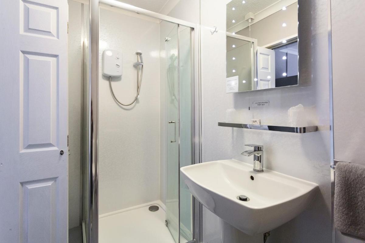 Sandcliff Guest House - Housity