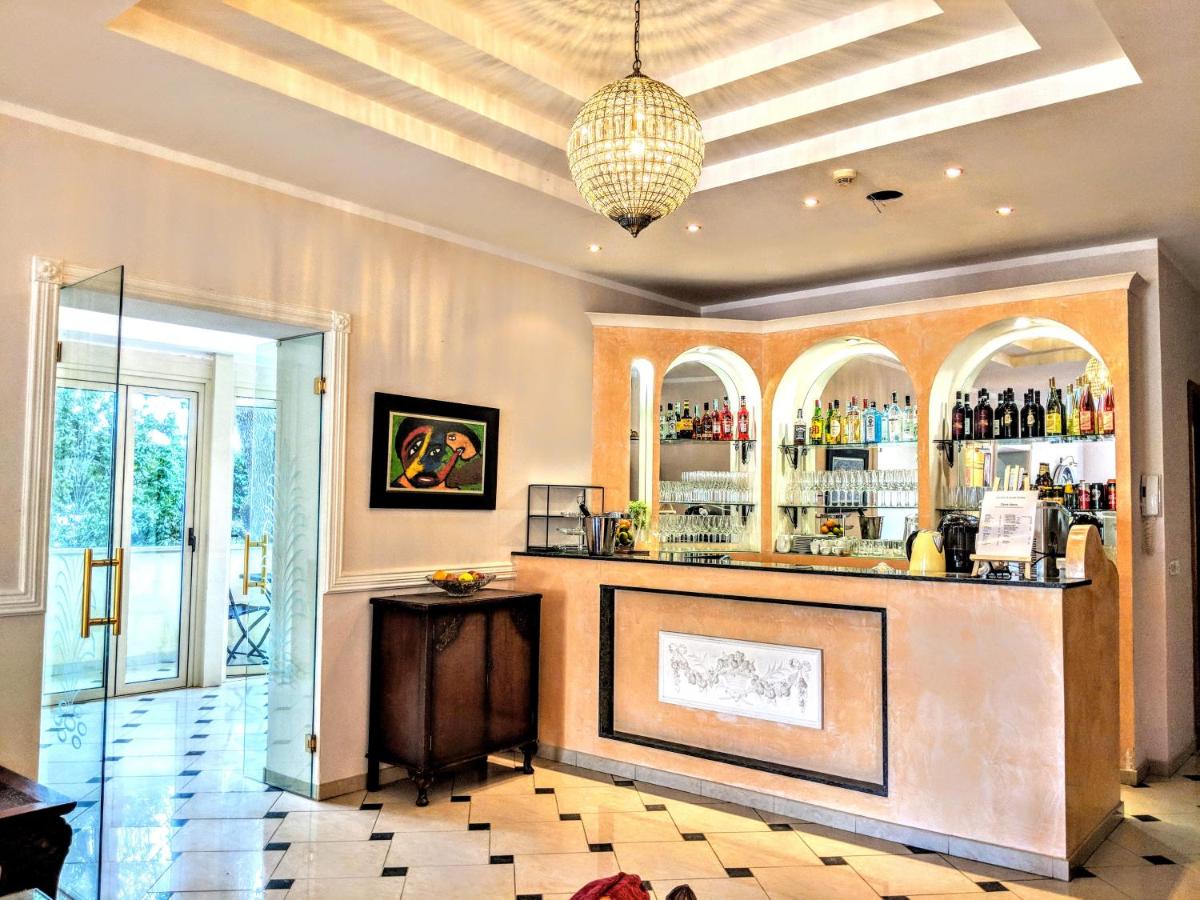 Arts Club Suite & Spa - Housity