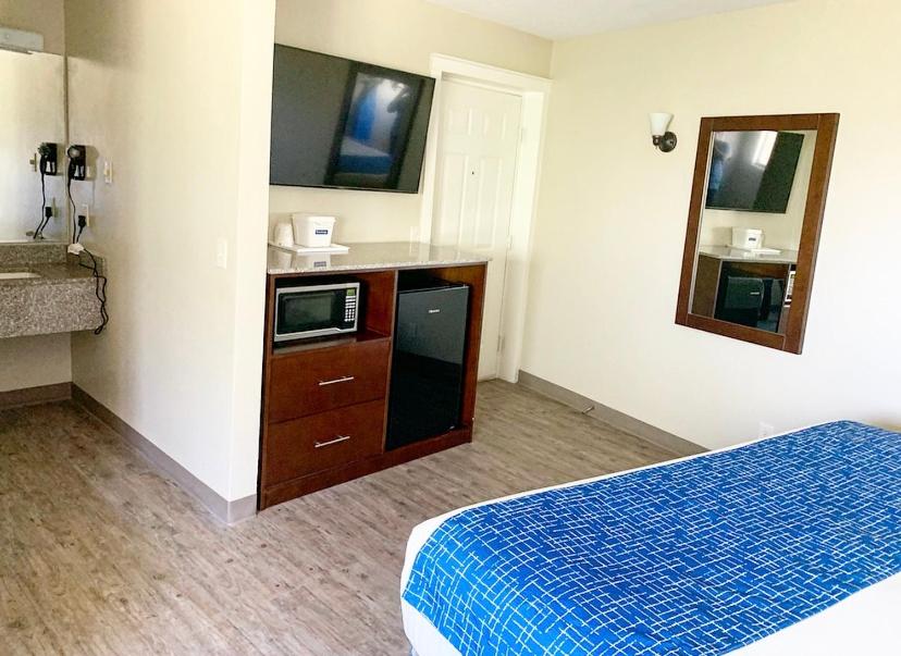 Travelodge by Wyndham Cedar City - Housity