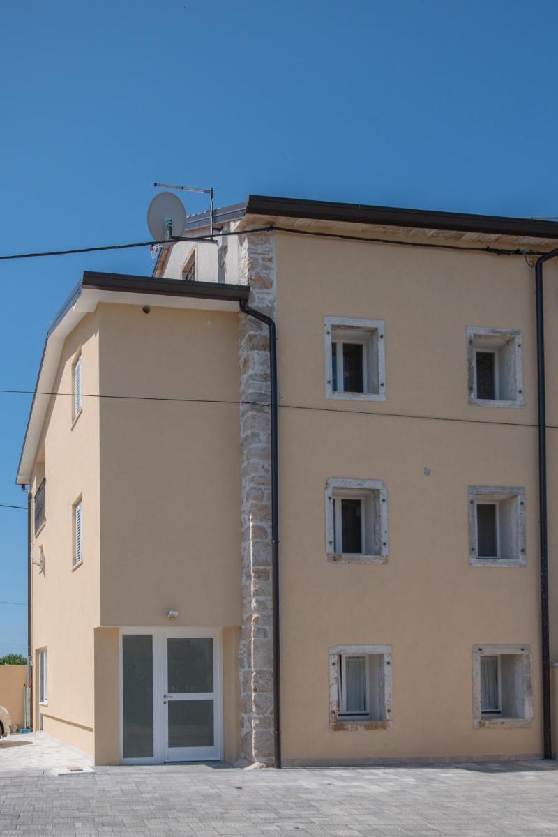 LANA house with apartments - Housity
