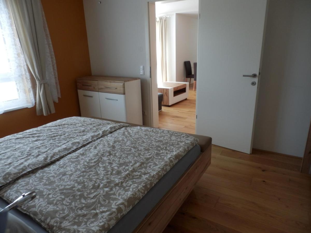 Spacious, Modern 1-bdrm Apt near VIC & Austria Ctr - Housity