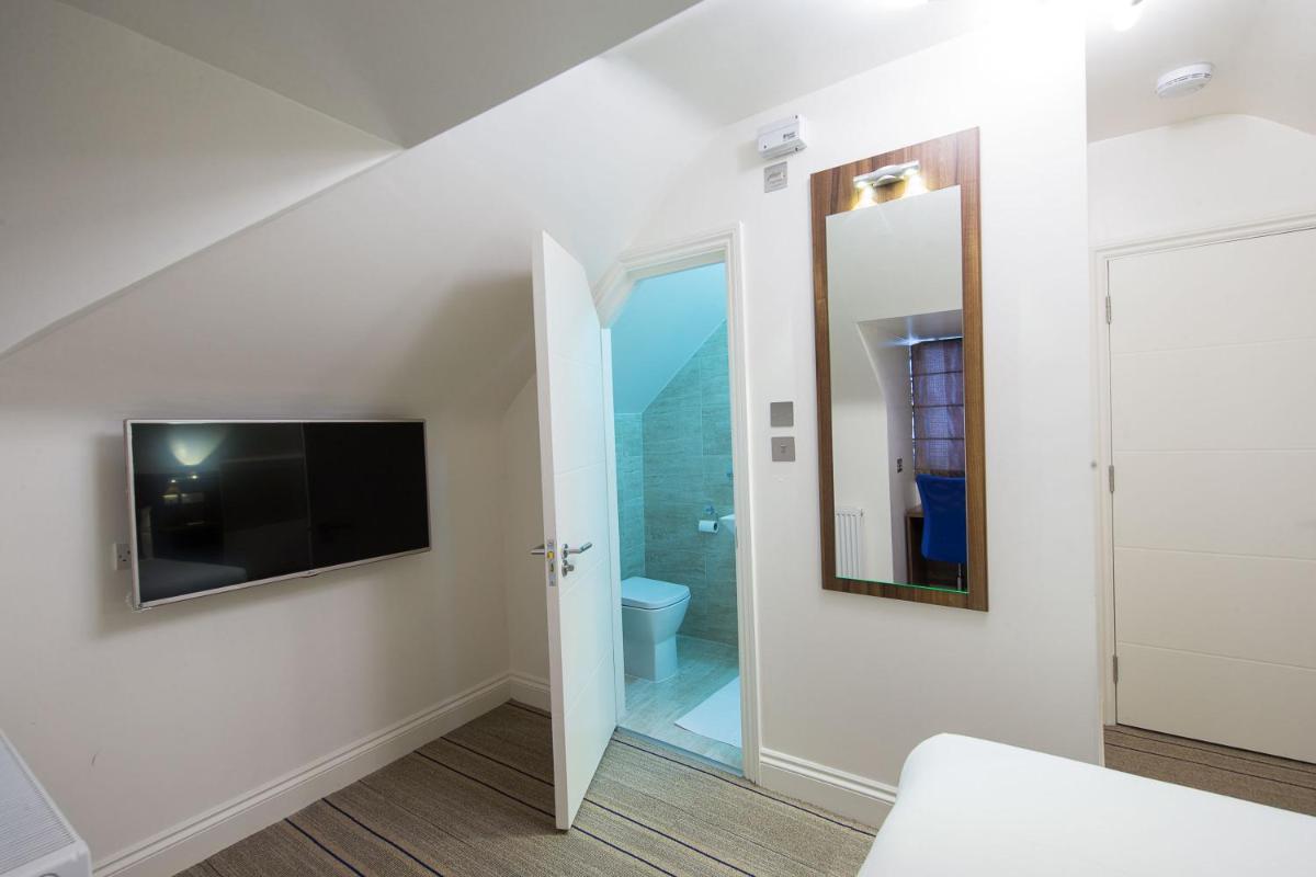 Heathrow-Windsor Guest House - Housity