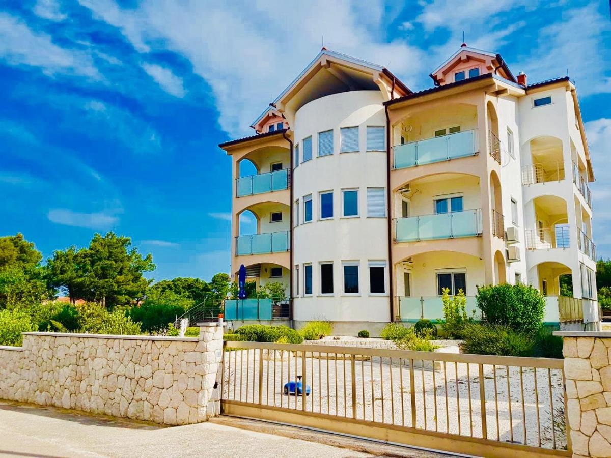 Apartments Home & Garden Lavanda - Housity