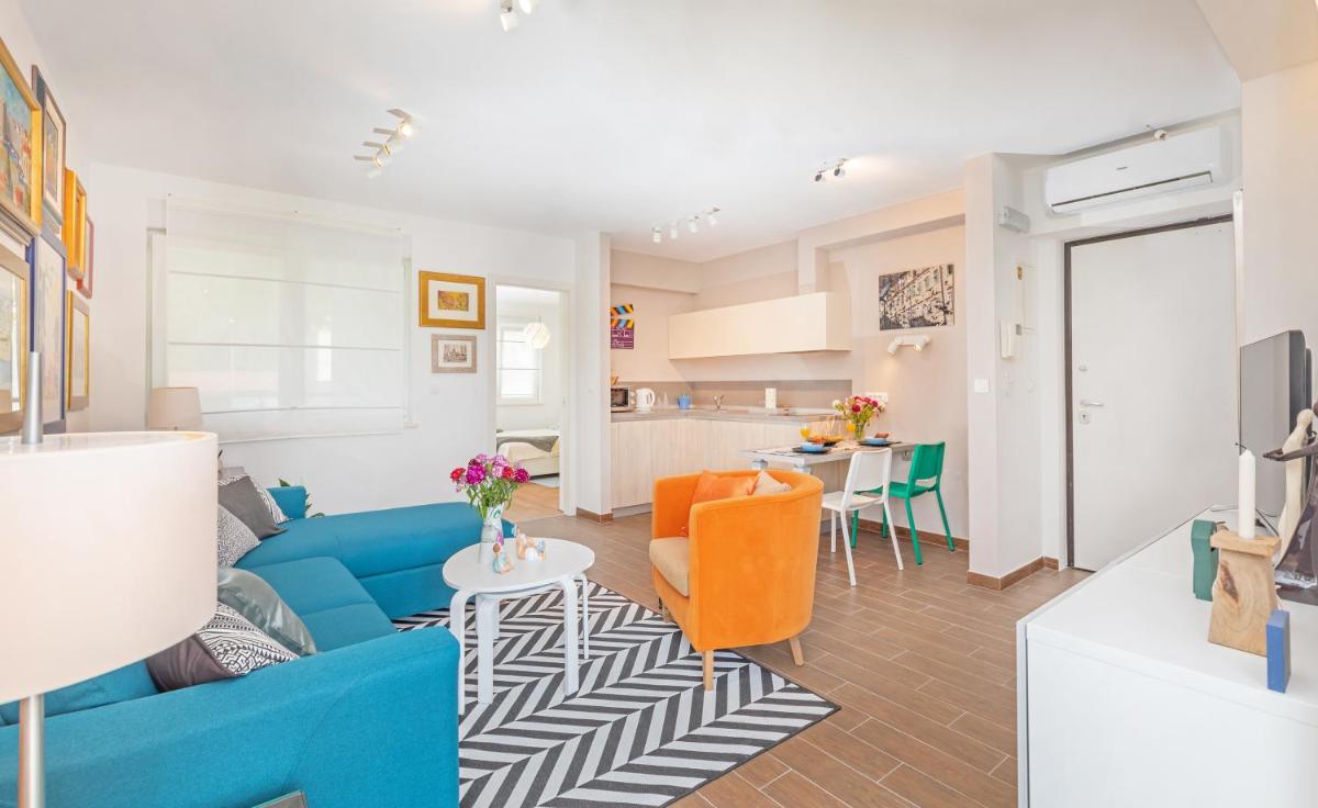Suitetrails - RozART - river marina apartment with free parking