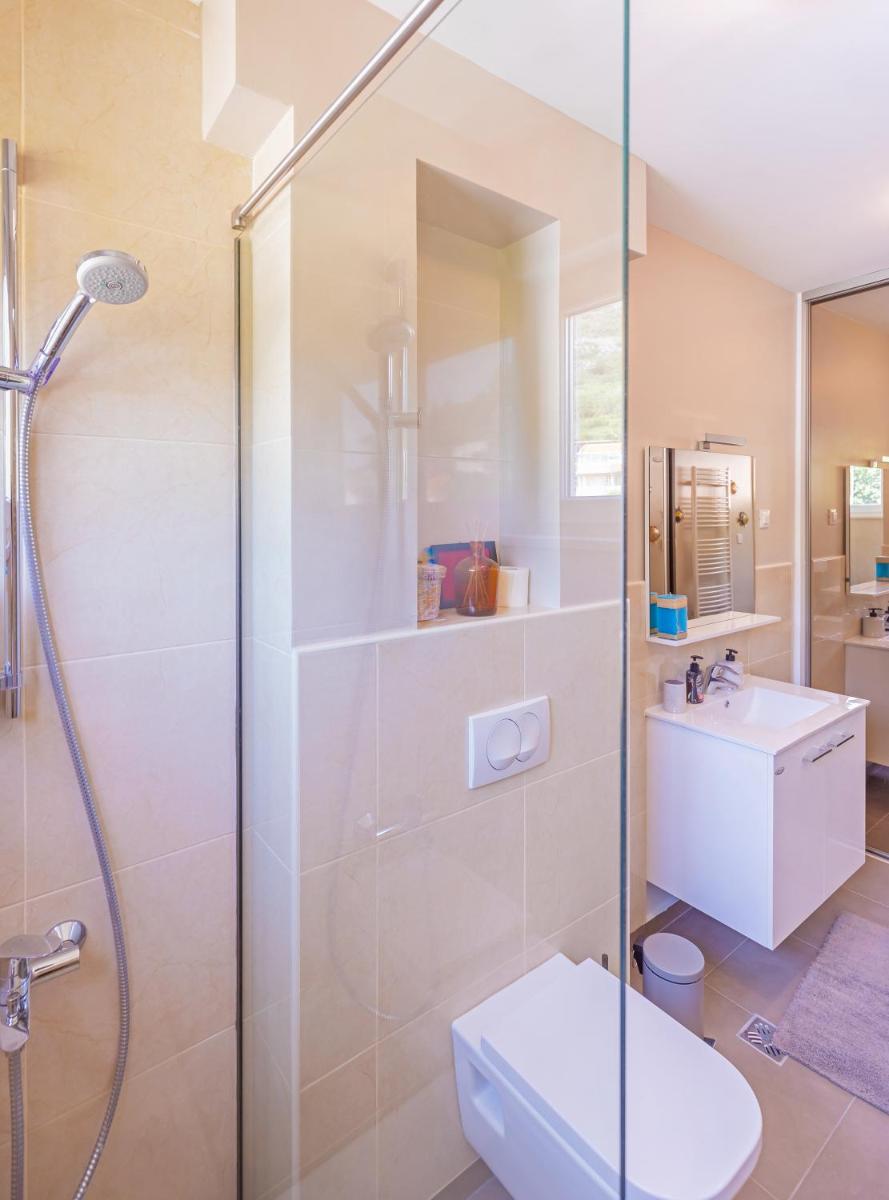 Suitetrails - RozART - river marina apartment with free parking