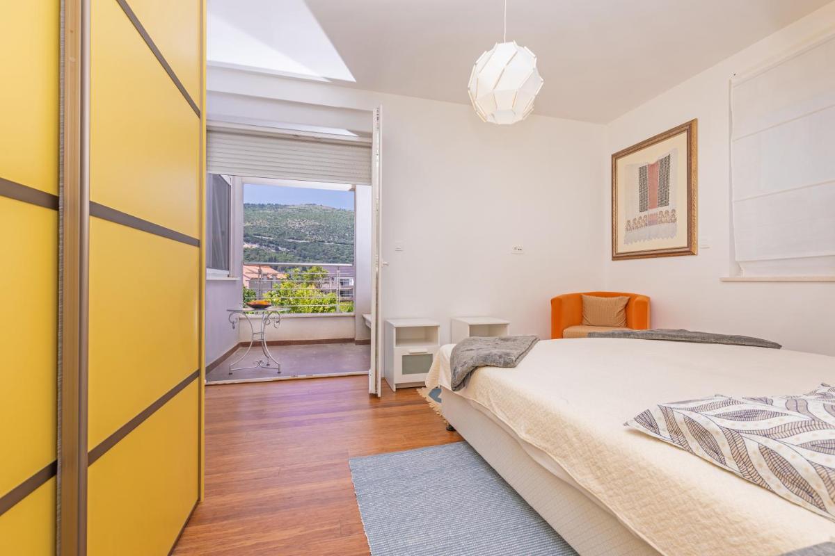 Suitetrails - RozART - river marina apartment with free parking