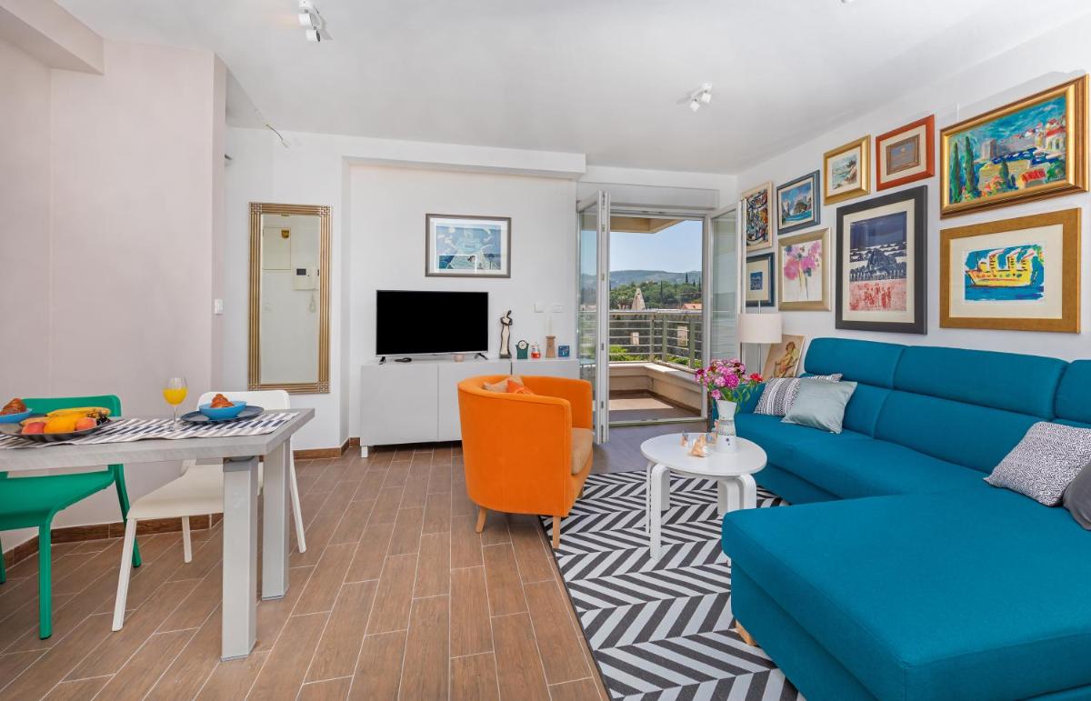 RozART - river marina apartment with free parking - Housity