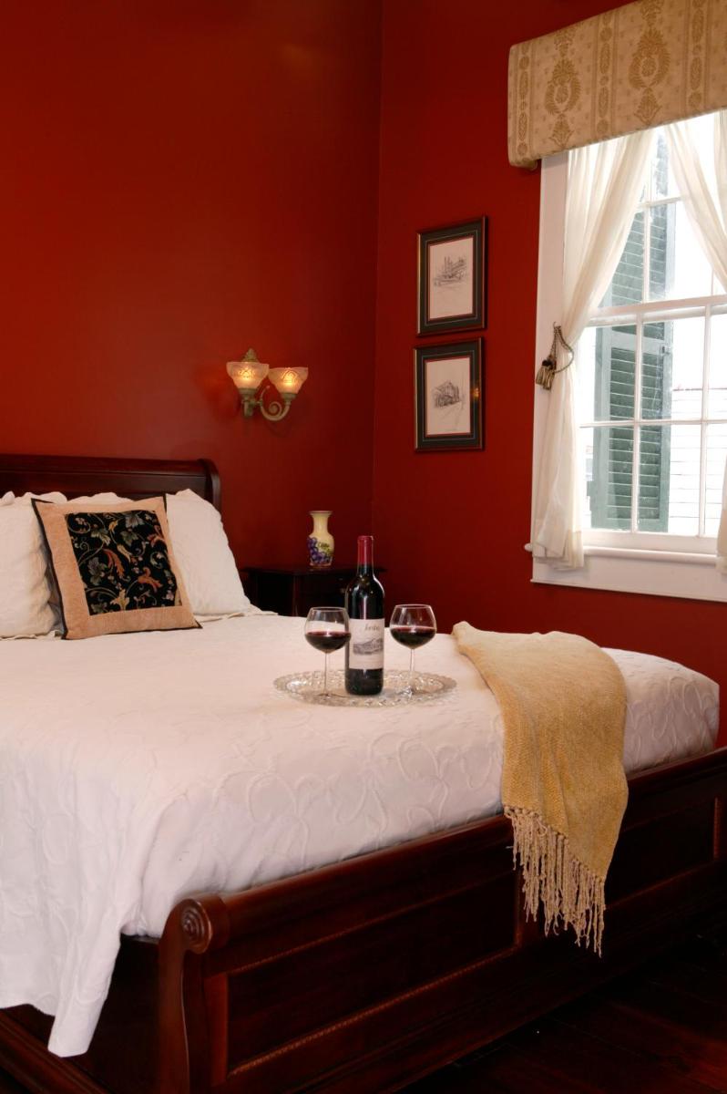 Ashton's Bed and Breakfast - Housity