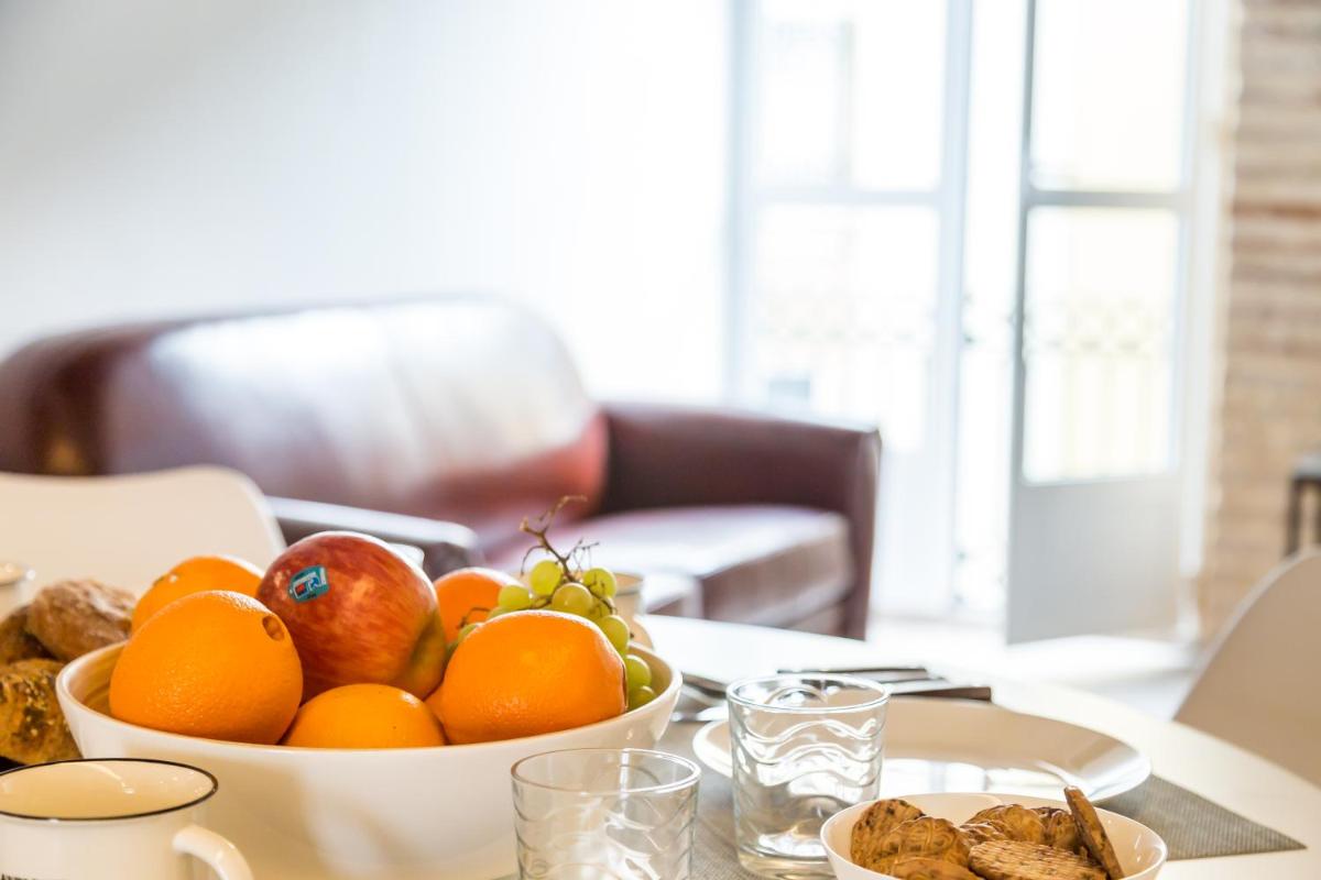 FLORIT FLATS - CATHEDRAL LUXURY TERRACE FLAT 2BR 2BA AC Wifi - Housity