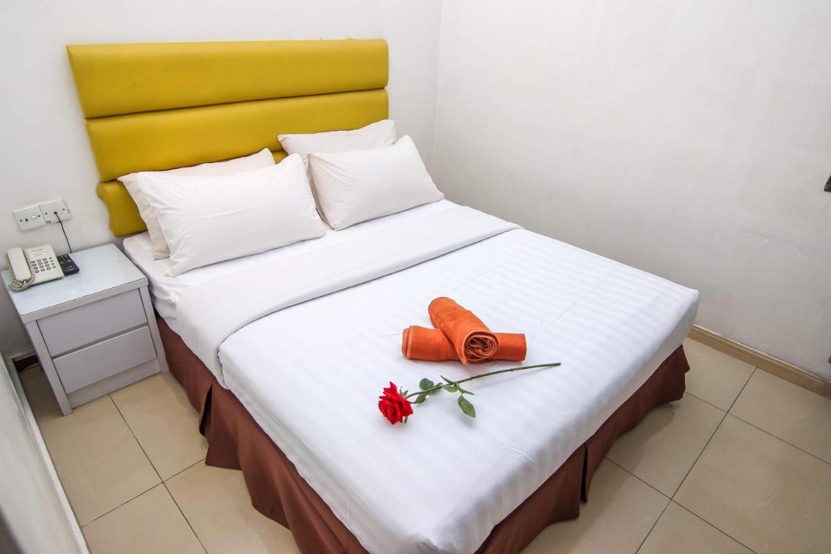 Rose Cottage Hotel Taman Impian Senai - Housity