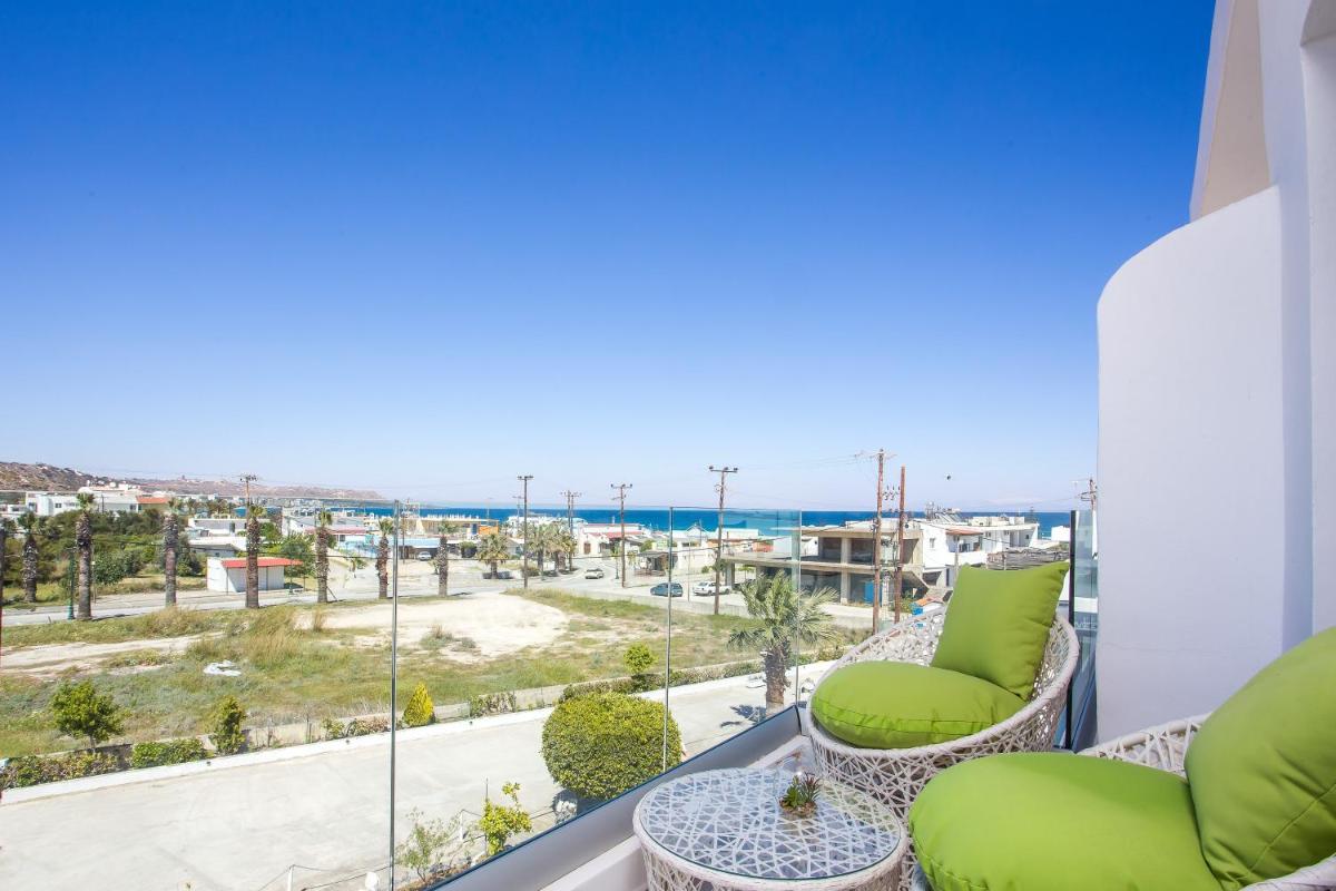Ammos Luxury Suites - Housity