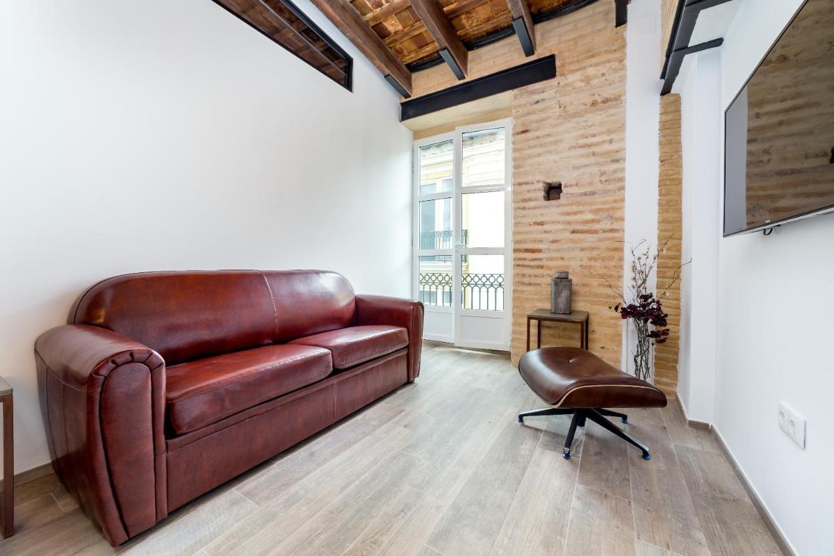 FLORIT FLATS - CATHEDRAL LUXURY TERRACE FLAT 2BR 2BA AC Wifi - Housity