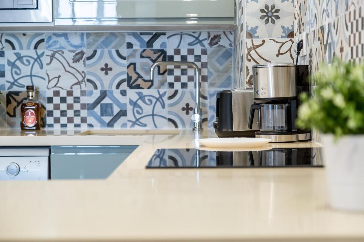 Suitetrails - FLORIT FLATS - CATHEDRAL LUXURY TERRACE FLAT 2BR 2BA AC Wifi