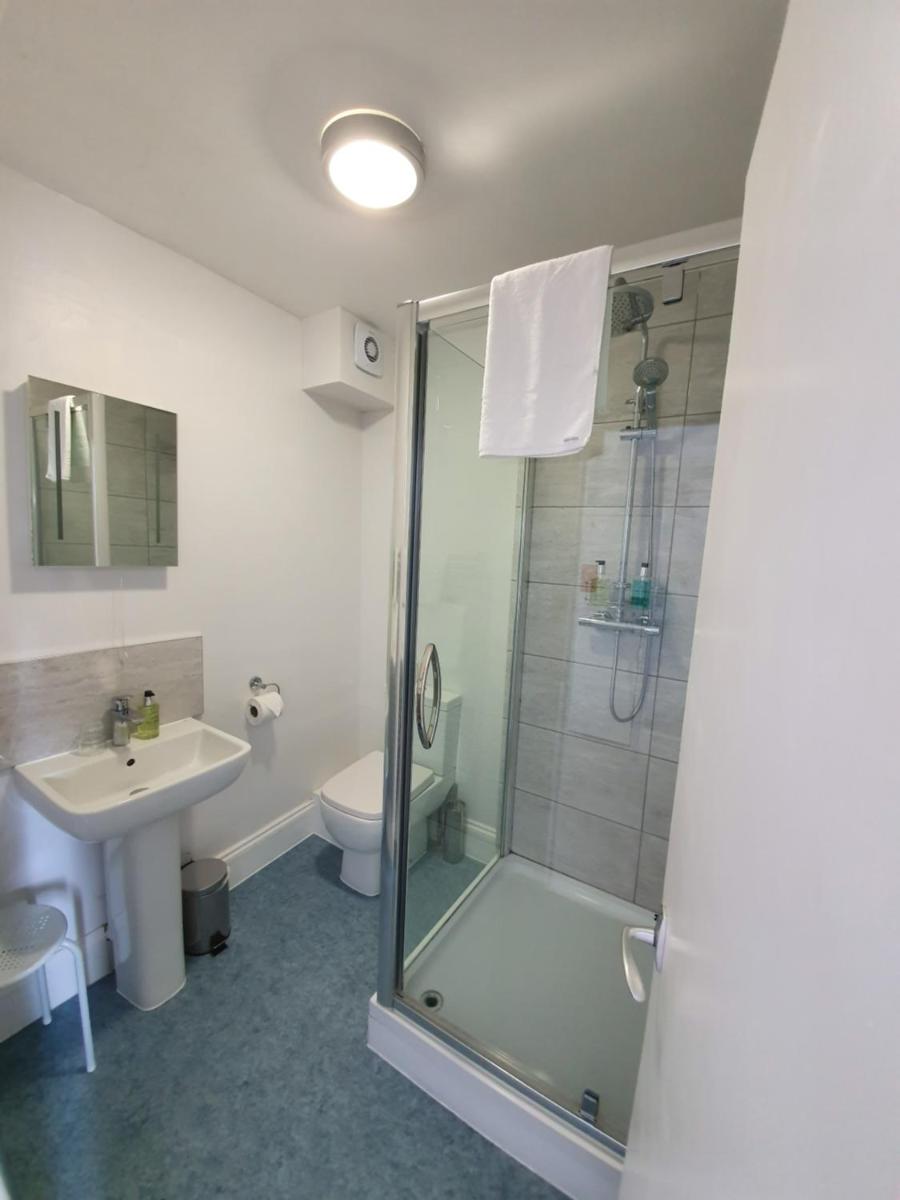 Alexandra Hotel - Housity