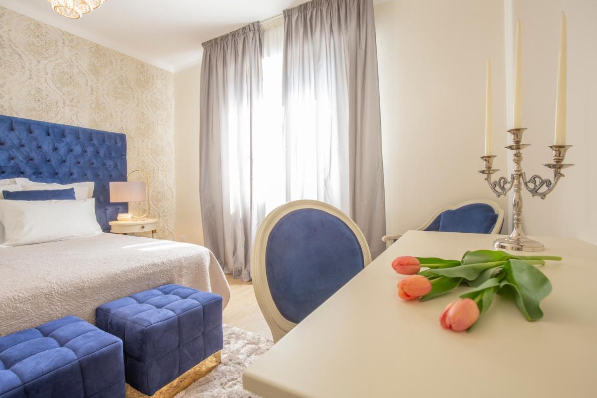 CRYS: Apartments, Holiday, Business, Blu - Housity