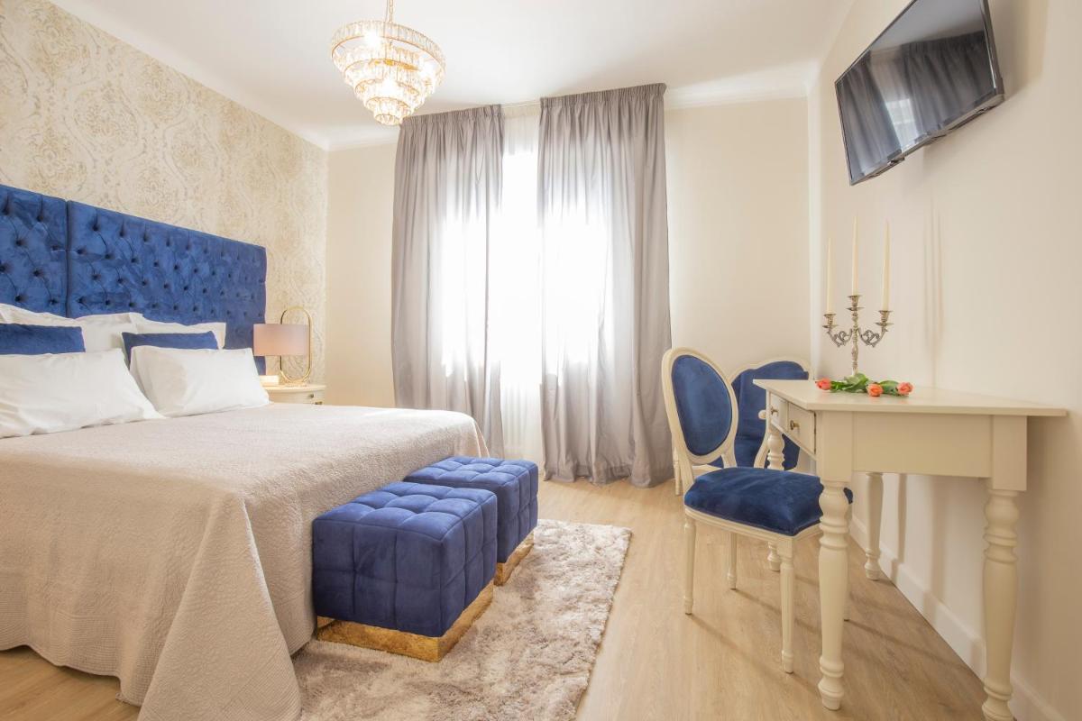 CRYS: Apartments, Holiday, Business, Blu - Housity