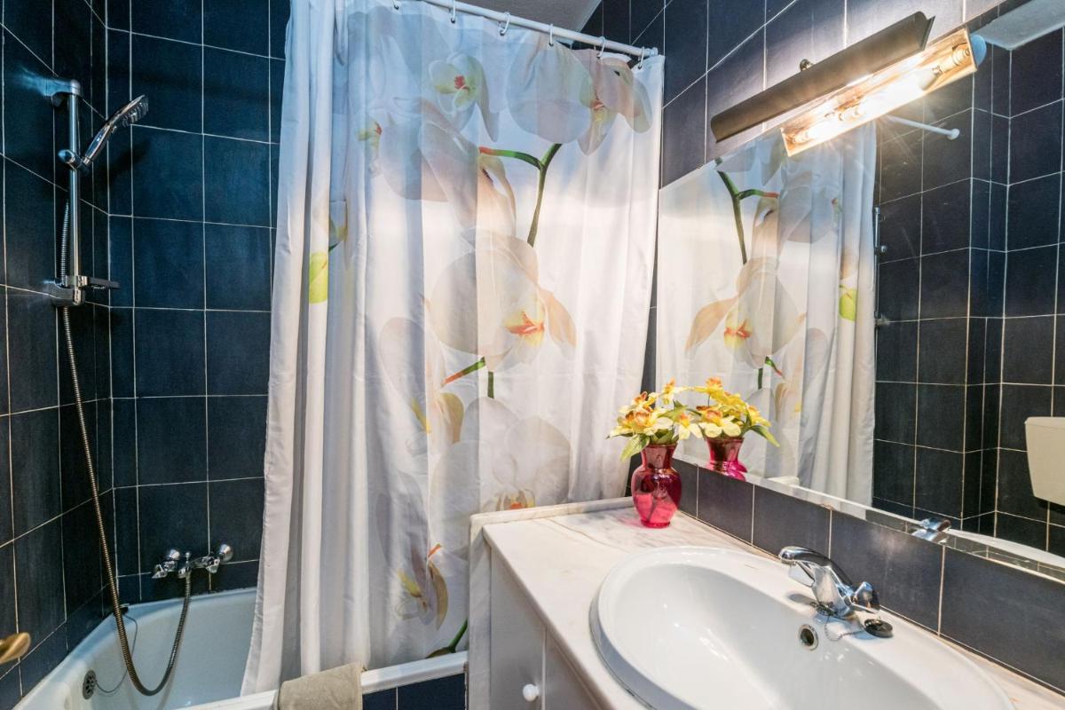 LovelyStay - Private Condo w/ Pool near Praia Dona Ana - Housity