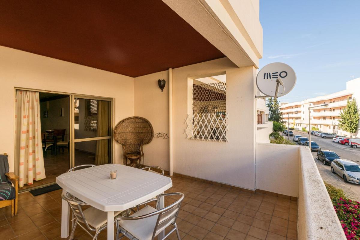 LovelyStay - Private Condo w/ Pool near Praia Dona Ana - Housity