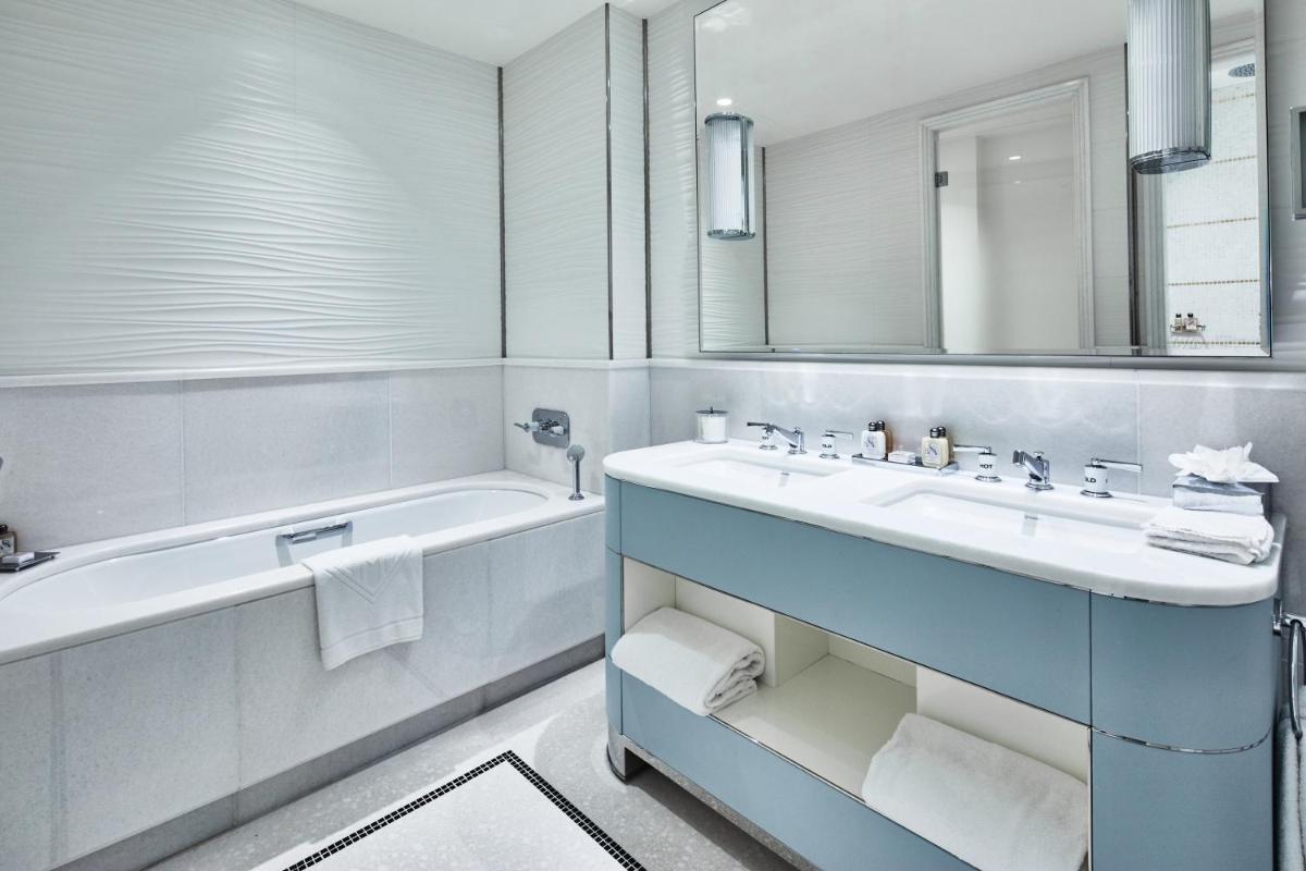 Salle de bains dans l'établissement Hôtel Martinez, in The Unbound Collection by Hyatt