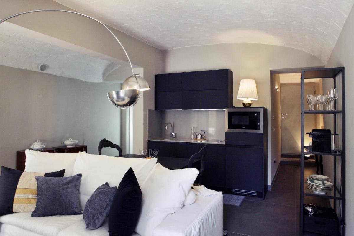SAN GAETANO - nice apartment with little external courtyard - Housity