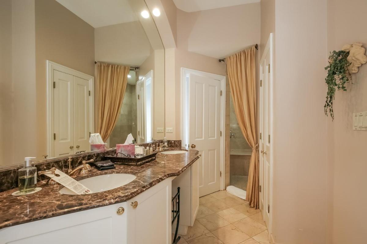 Harvey House Bed & Breakfast - Housity